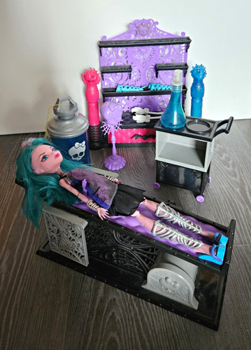 Monster high - high, –